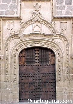 G&oacute;tico madrile&ntilde;o: Puerta de la iglesia de Colmenar Viejo