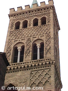Campanario mud&eacute;jar de San Gil Abad. Zaragoza