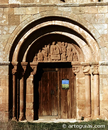 Portada con t&iacute;mpano historiado. Tozalmoro