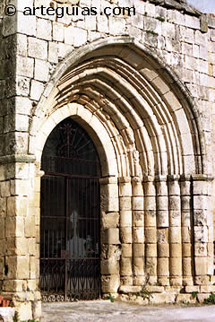 Uceda. Nuestra Se&ntilde;ora de la Varga. Portada del muro sur