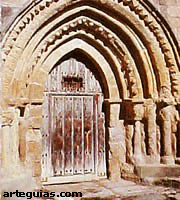 Puerta de la iglesia de Valdespina