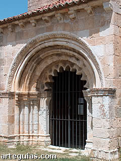 Portada de la iglesia de Villacadima