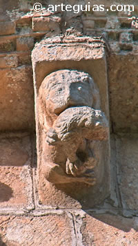 Canecillo con leones en Argomilla