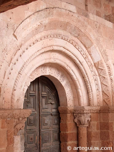 Portada de San Miguel de Ayll&oacute;n