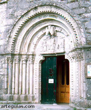Preciosa portada de la iglesia de A Franqueira