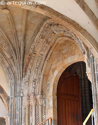 G&oacute;tico en Cantabria. Puerta de la Asunci&oacute;n de Laredo