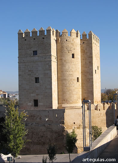 Castillos de C&oacute;rdoba: Torre de Calahorra en la ciudad de C&oacute;rdoba