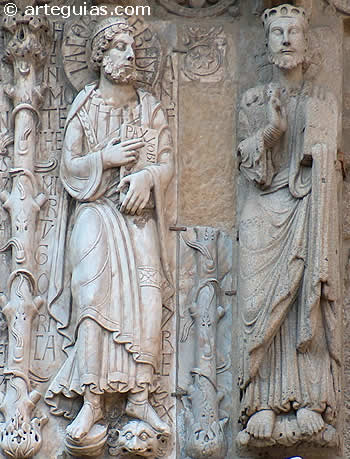 Detalle escult&oacute;rico de la Puerta de las Plater&iacute;as. Santiago de Compostela