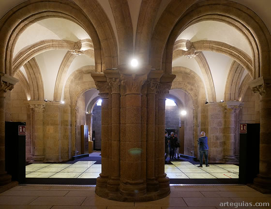 Cripta bajo el P&oacute;rtico de la Gloria