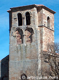 Campanario de la iglesia de Henestrosa de las Quintanillas, en Valdeolea, Cantabria.