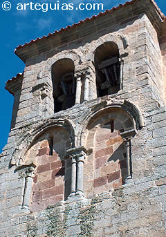 Campanario de la iglesia de Henestrosa de las Quintanillas, en Valdeolea, Cantabria.