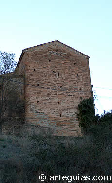 &Aacute;bside de una ermita prerrom&aacute;nica junto al castillo de Maga&ntilde;a, Soria