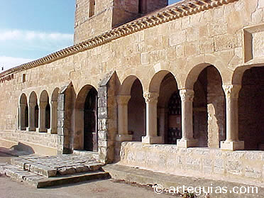 Galer&iacute;a Porticada de la iglesia de rom&aacute;nica de San Mart&iacute;n, en Mi&ntilde;o de San Esteban, Soria