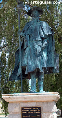 Estatua de homenaje a los peregrinos del Camino de Santiago en Castrojeriz, Burgos