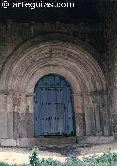 Portada de la iglesia de Pr&aacute;danos del Tozo