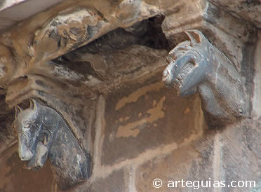 Canecillos de la cabecera