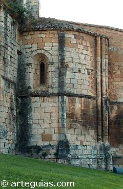 &Aacute;bside rom&aacute;nico de la iglesia del Santo Sepulcro de Estella