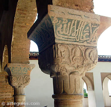 Detalle de capiteles en La Alhambra