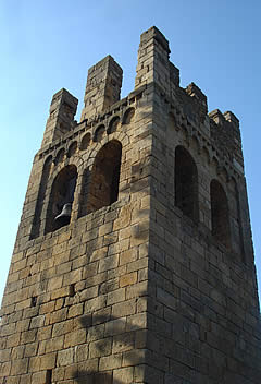 El inacabado campanario lombardo de Canapost