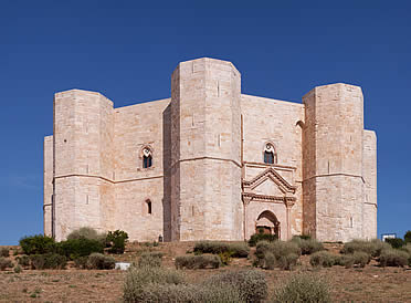 Castel del Monte, icono de la Apulia y uno de los m&aacute;s conocidos castillos de Italia