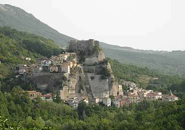 Castillo Pandone, en Cerro al Volturno, Italia