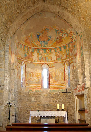 Interior de la iglesia de Sant Pau de Fontclara