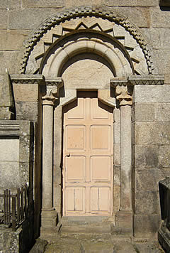 Portada sur de Santo Andr&eacute; de Guillamil