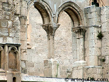 Arquer&iacute;as superiores del palacio