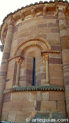 Ábside de la iglesia de Villanueva de la Torre. Palencia