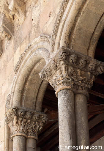 Detalle de la galer&iacute;a porticada de San Mart&iacute;n de Segovia