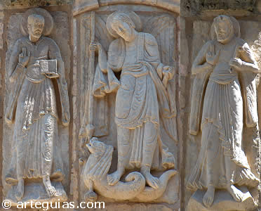 Esculturas rom&aacute;nicas de la iglesia de San Miguel. Ciudad de Segovia