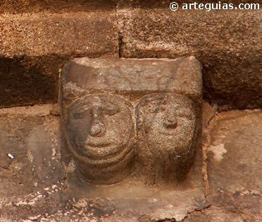 Canecillo figurado en la iglesia de San Pedro