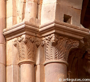 Capitele rom&aacute;nicos en la cabecera
