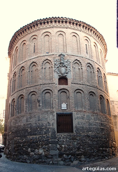 Monumental &aacute;bside del siglo XIII de la iglesia de San Vicente