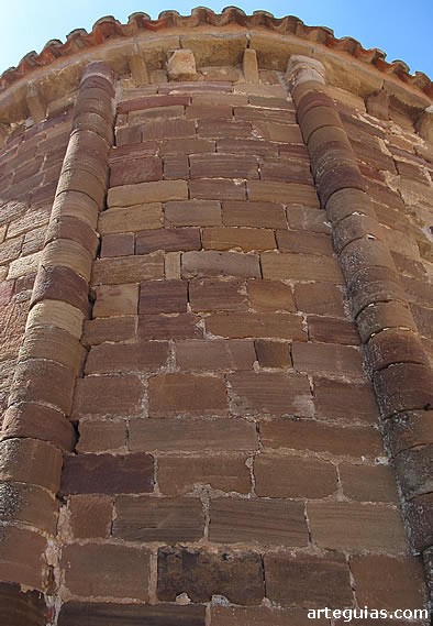 &Aacute;bside de la iglesia de Berdejo, uno de los exponentes del rom&aacute;nico en la Comarca de Calatayud