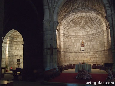 Interior de la iglesia monacal