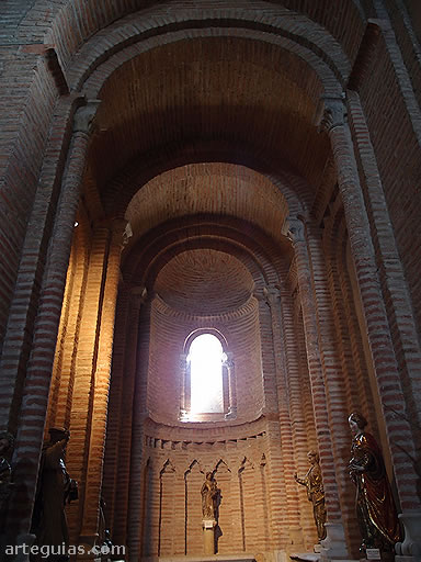 Interior del &aacute;bside sur