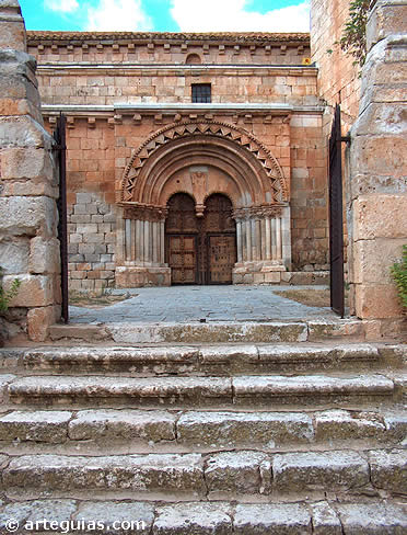 Puerta sur de la iglesia de Caltojar