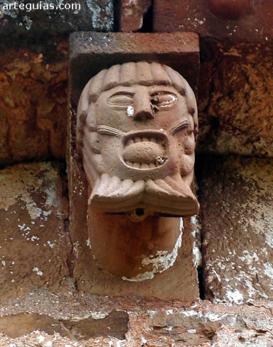 Expresivo canecillo de un rostro gritando