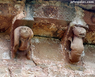Iglesia rom&aacute;nico de Tera: canecillos del &aacute;bside