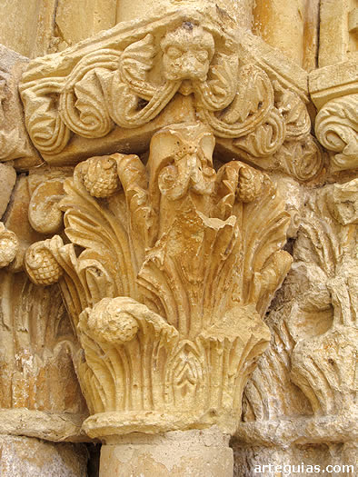 Capitel vegetal de gran plasticidad