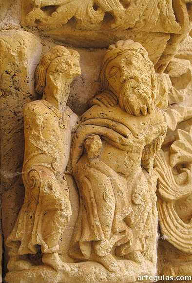 Personajes en uno de los capiteles