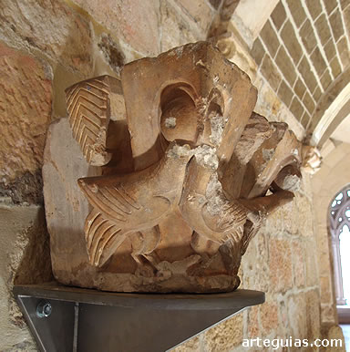 Capitel con aves de la catedral rom&aacute;nica, similar a uno de Arlanza