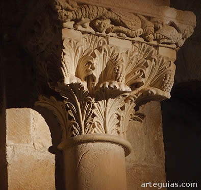 Extraordinario capitel vegetal en Santa Cecilia de Aguilar de Campoo