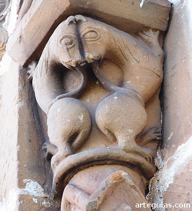 Capitel de un ventanal absidal de la iglesia de Villacantid