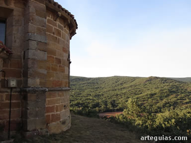 Paisaje boscoso que rodea la iglesia de Castrillo de Valdelomar