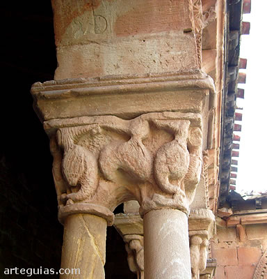 Capitel con parejas de arp&iacute;as