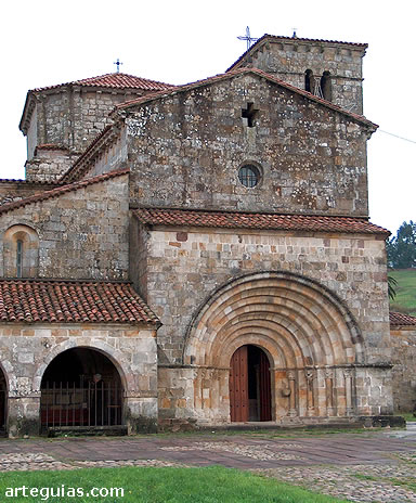 Fachada de la colegiata