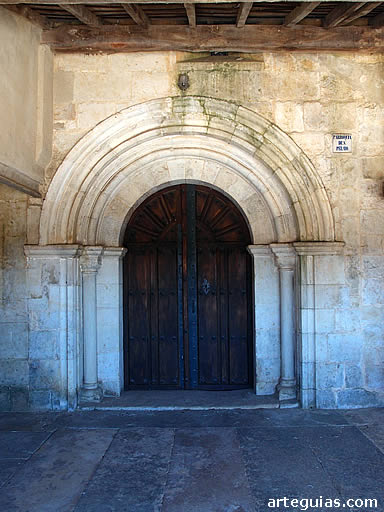 Puerta de la iglesia de Dehesa de Montejo