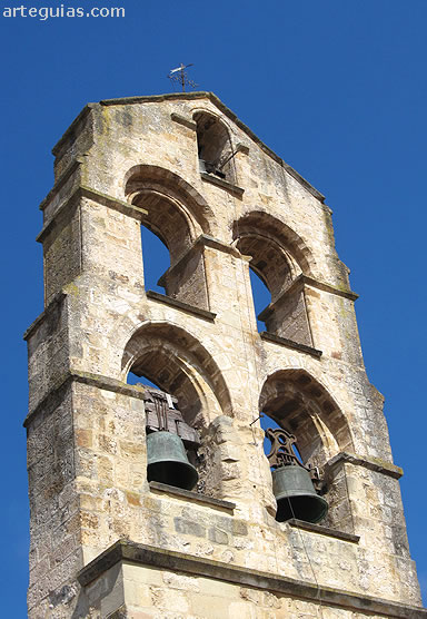 Detalle de la espada&ntilde;a campanario
